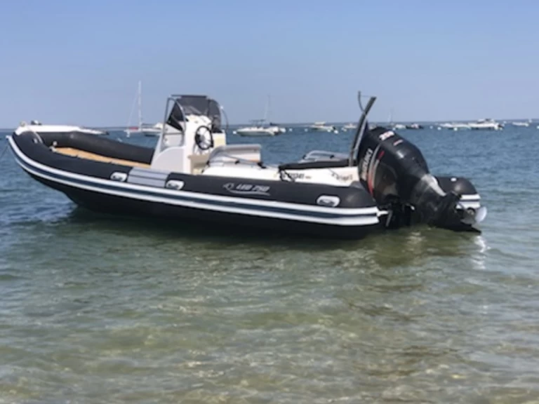 Nautica Led 750GS-XL charter bareboat or skippered in  Cap Ferret