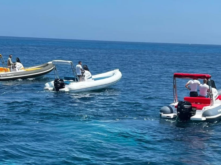 Hire RIB 2 BAR with a boat licence