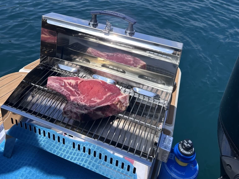 Yacht hire Toulon cheap Activ 755 Sundeck