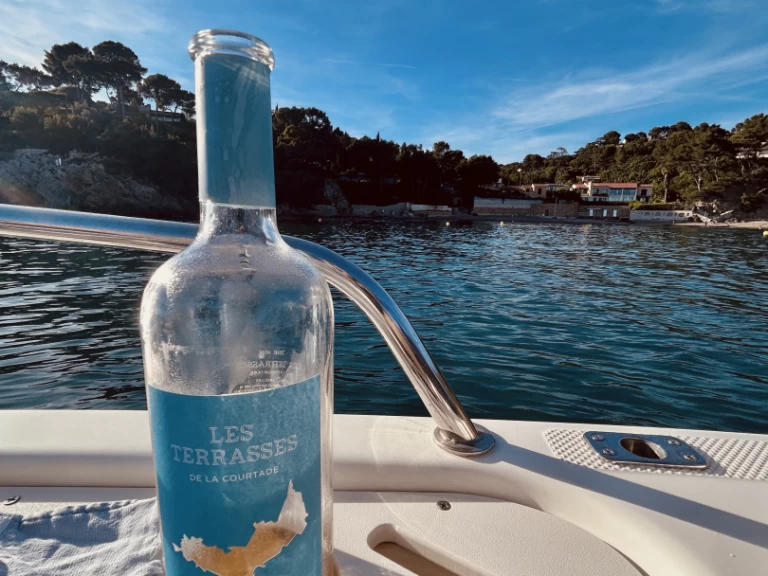 Hire a Quicksilver Activ 755 Sundeck Toulon