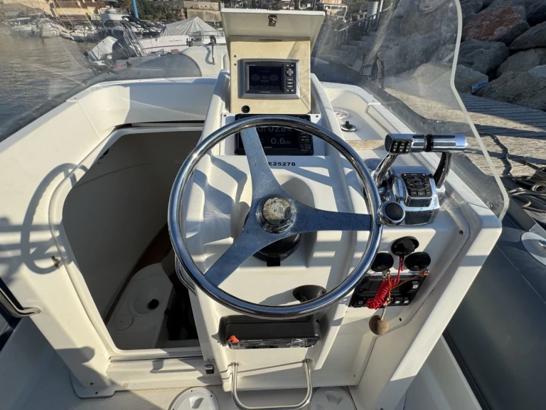 Charter a Sea-Hawk 9 in La Madrague on Samboat