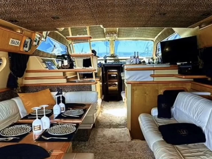 Yacht charter Port Esportiu Marina d'Eivissa - Ferretti Ferretti 630 Fly on SamBoat