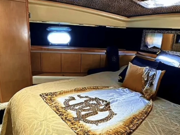 Hire a Ferretti Ferretti 630 Fly Port Esportiu Marina d'Eivissa