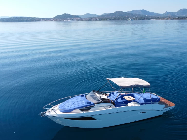 Yacht hire Porto Cervo cheap Endurance 30