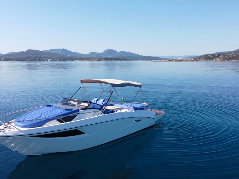 Hire Motorboat Cranchi with a boat licence