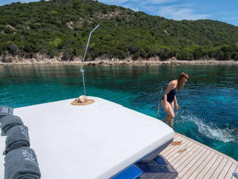Motorboat hire in Cannes - WALLY YACHTS 48