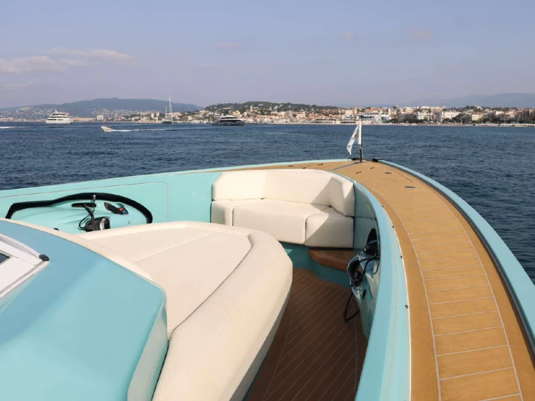 Hire a Wajer 55 S Cannes