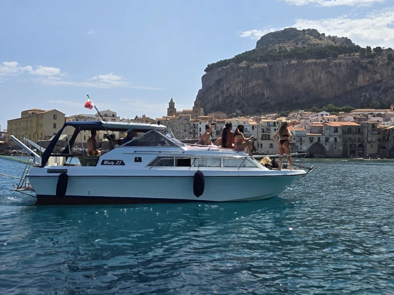 Hire Motorboat Windy with a boat licence