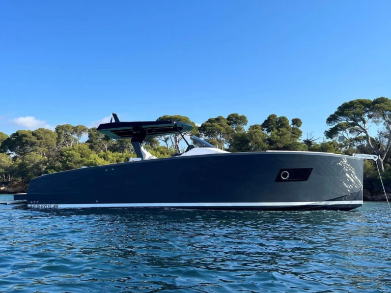 Hire Motorboat Tesoro with a boat licence