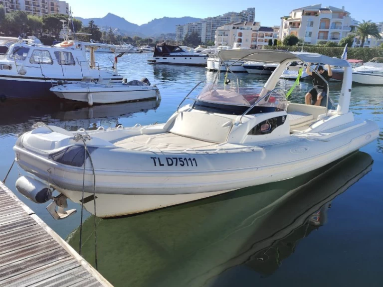 Yacht hire Mandelieu-la-Napoule cheap E-Motion 29’