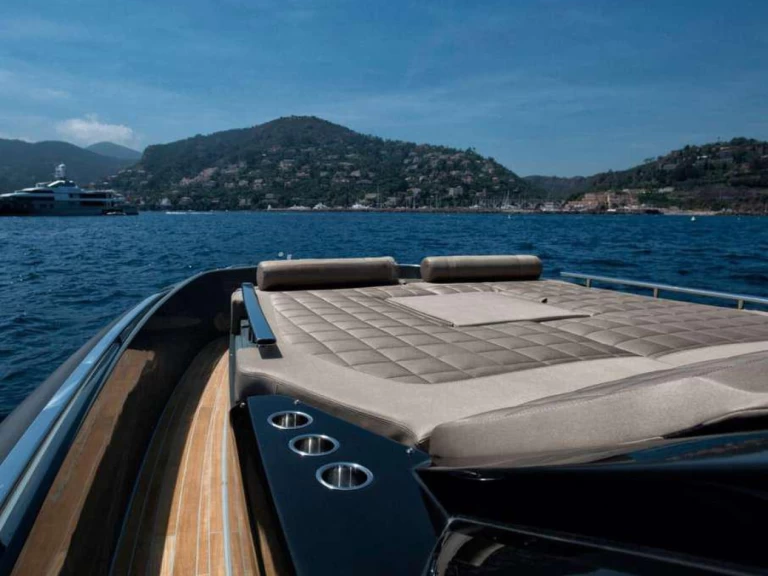 Hire a Sacs REBEL 47 Cannes