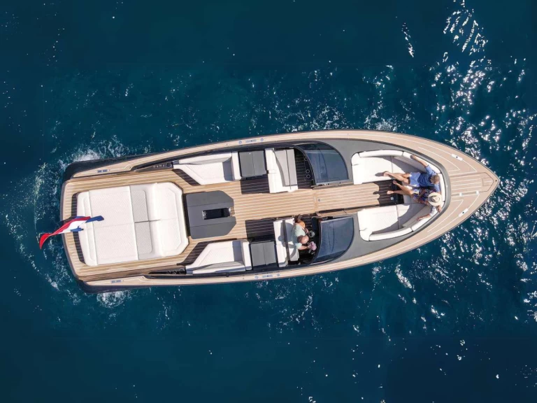 Motorboat to hire Antibes at the best price