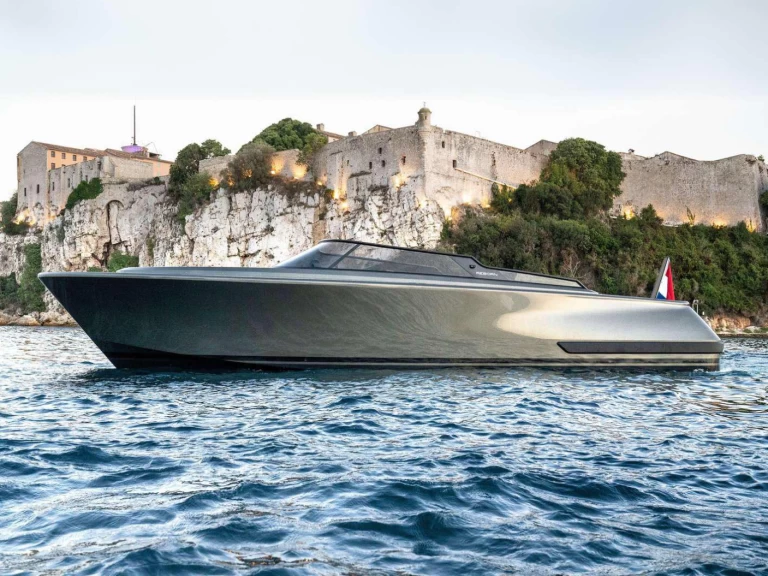 Yacht hire Antibes cheap Bowrider 38