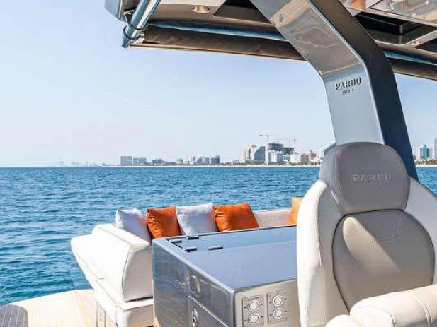 Hire Motorboat with or without skipper Pardo Yachts Cannes