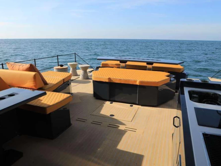 Motorboat to hire Cannes at the best price