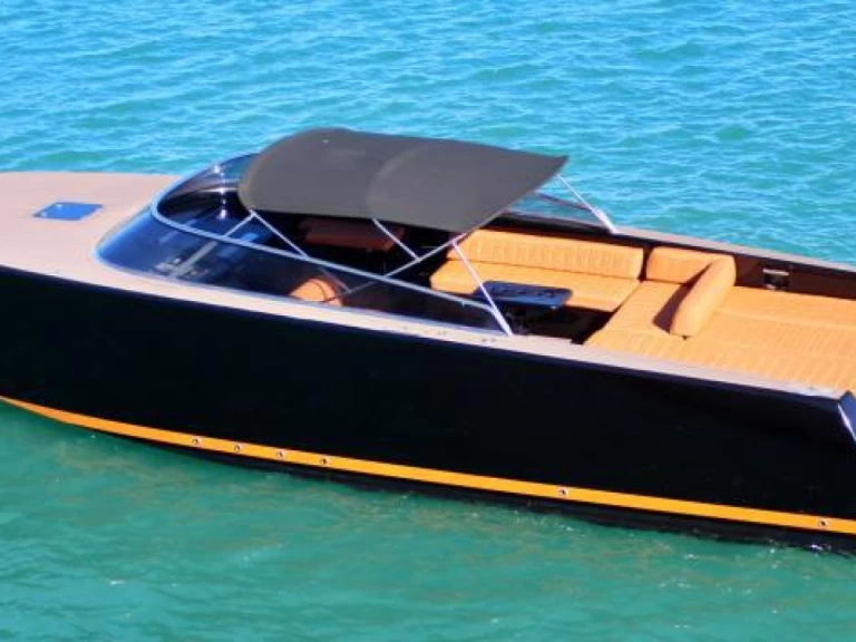 Hire Motorboat VanDutch with a boat licence