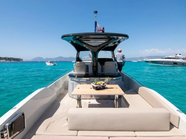Yacht charter Juan-les-Pins - Sacs Rebel 40 on SamBoat