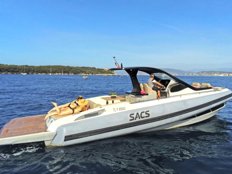 Hire a Sacs Rebel 40 Juan-les-Pins