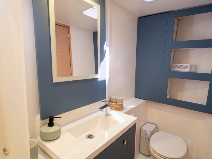 Charter a Fountaine Pajot Isla 40 in Villeneuve-Loubet on Samboat