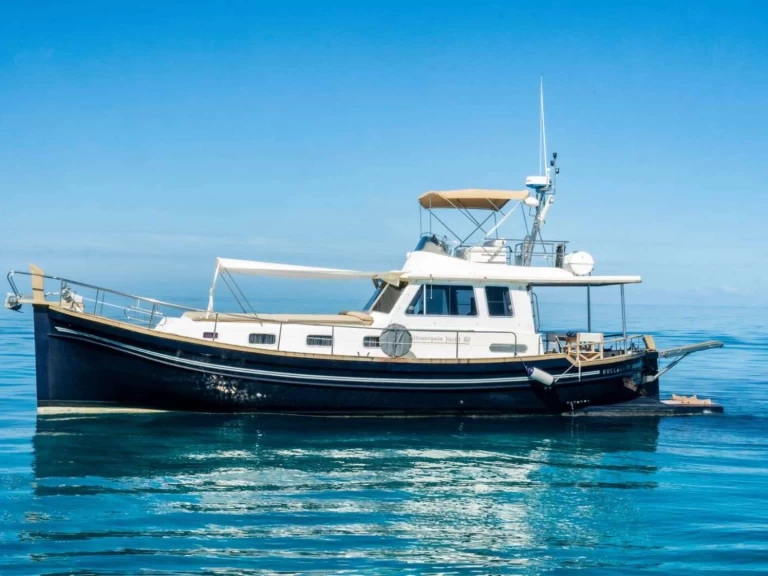 Hire Luxury Yacht with or without skipper Menorquin Bahamas