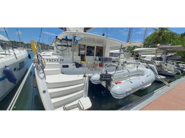 Yacht hire Le Marin cheap Lagoon 400 S2