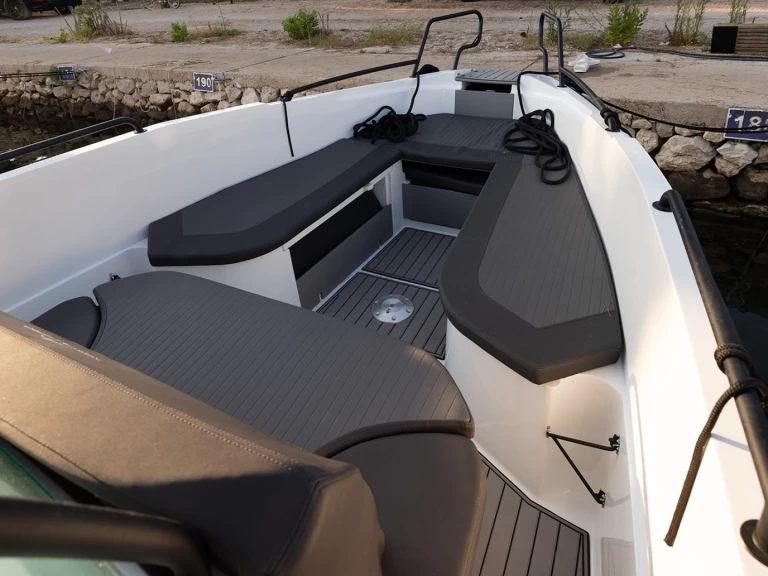 Motorboat hire in Šibenik - Northmaster Northmaster 685 Cruiser