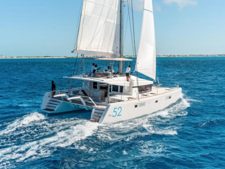 Hire Catamaran Lagoon with a boat licence