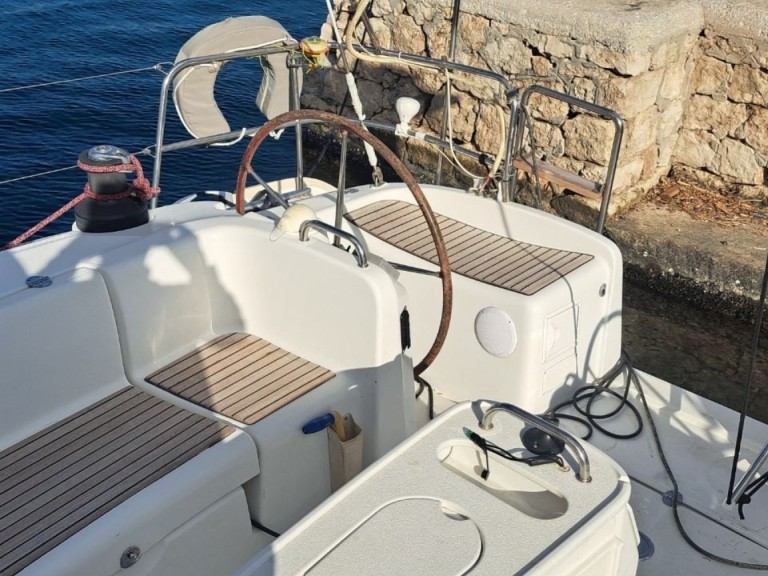 Hire Sailboat Bénéteau with a boat licence