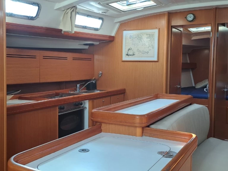 Hire a Bénéteau Cyclades 50.5 Lávrio