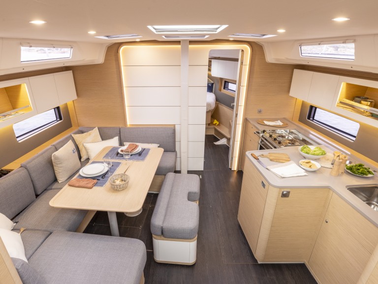 Hire a Dufour Dufour 41 Pálairos