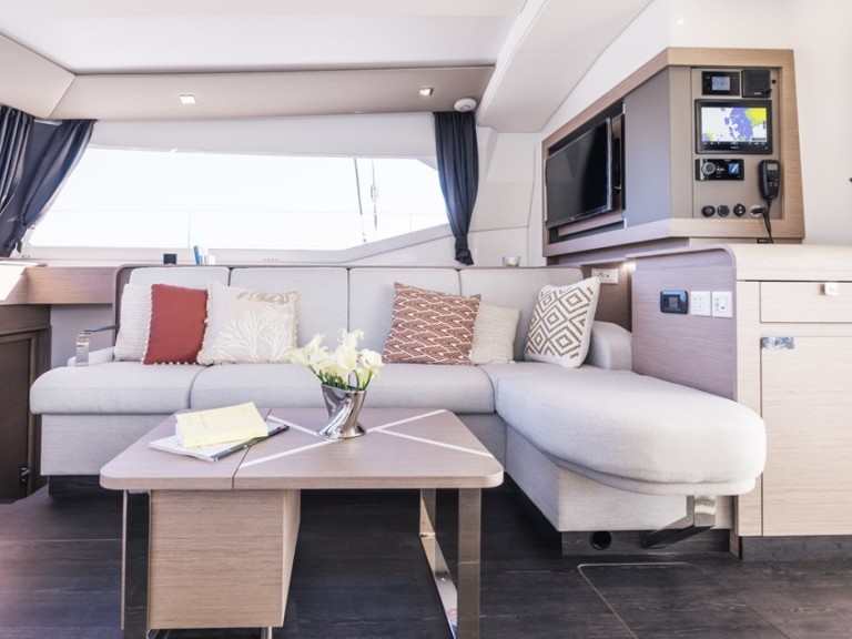 Charter a Fountaine Pajot Aura 51 in La Forêt-Fouesnant on Samboat