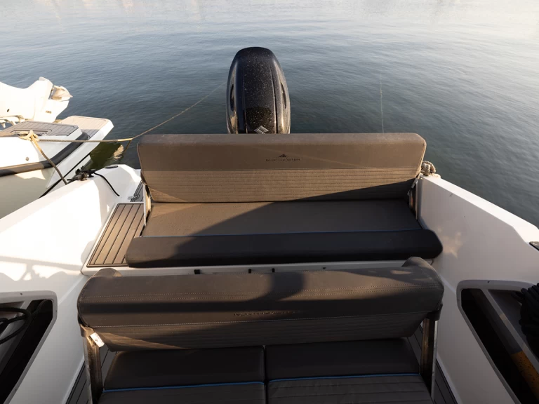 Yacht hire Šibenik cheap Northmaster 685 Cruiser