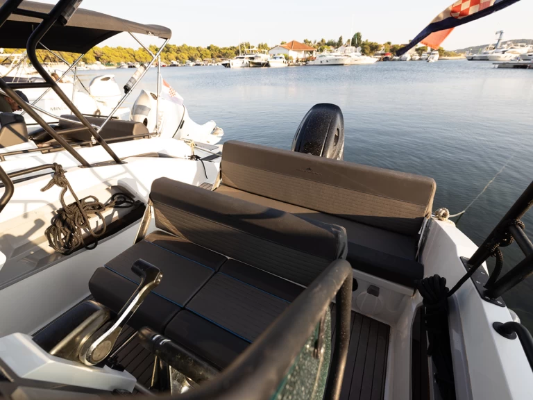 Hire Motorboat Northmaster with a boat licence