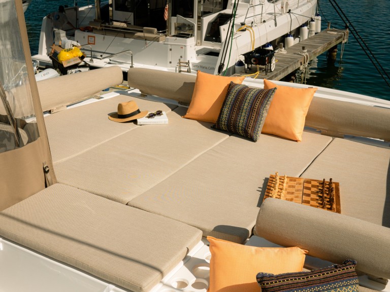 Charter a Bali Bali Catspace Voile in Parham Town on Samboat