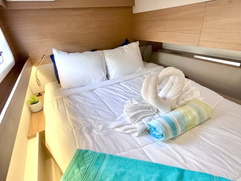 Charter a Bali Bali Catspace Voile in Parham Town on Samboat