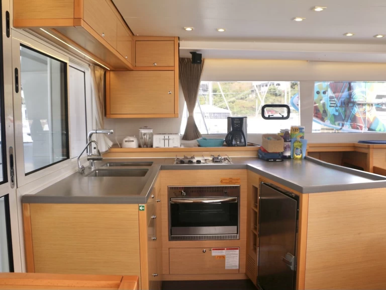 Hire Catamaran Lagoon with a boat licence
