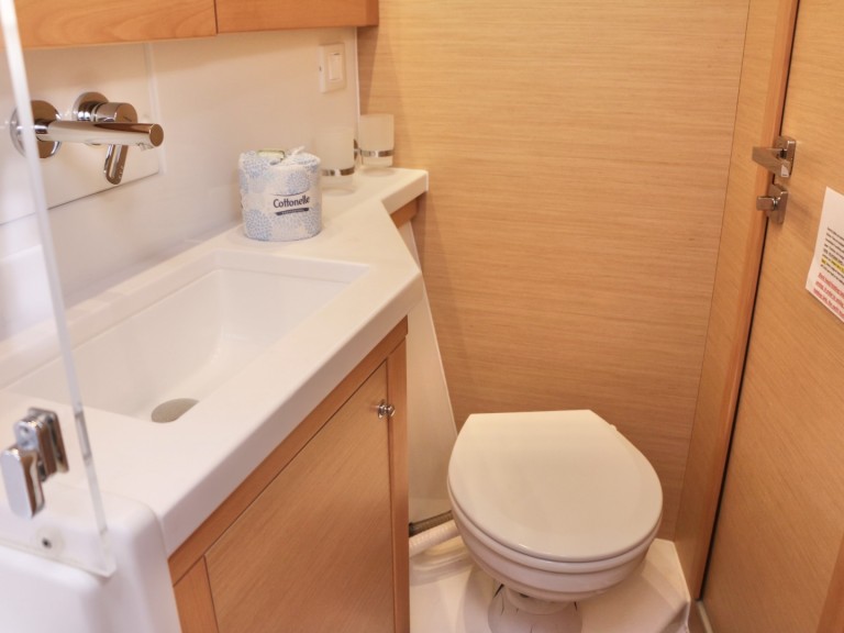 Yacht hire Parham Town cheap Lagoon 450