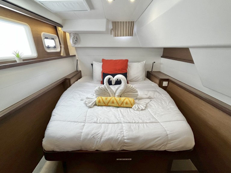 Hire a Lagoon Lagoon 450 F Parham Town