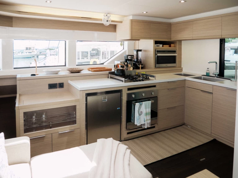 Yacht charter Parham Town - Lagoon Lagoon 55 - 4 cab. on SamBoat