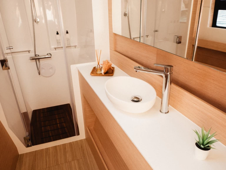 Charter a Nautitech Nautitech 40 Open  in Parham Town on Samboat