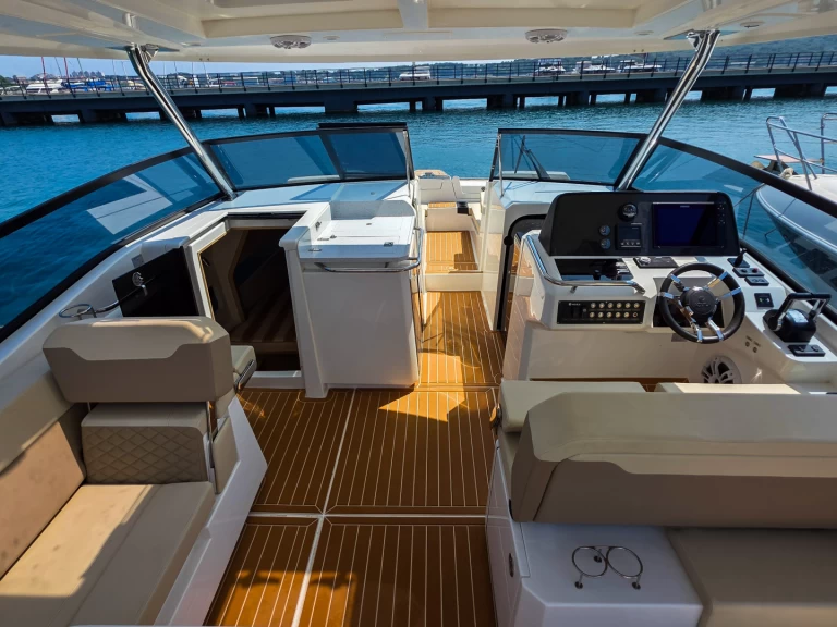 Motorboat to hire Pula at the best price