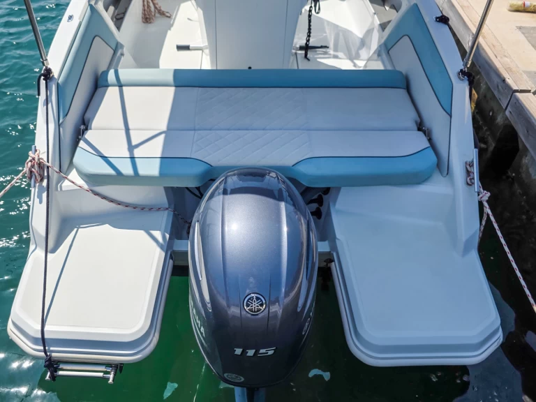 Motorboat to hire Pula at the best price