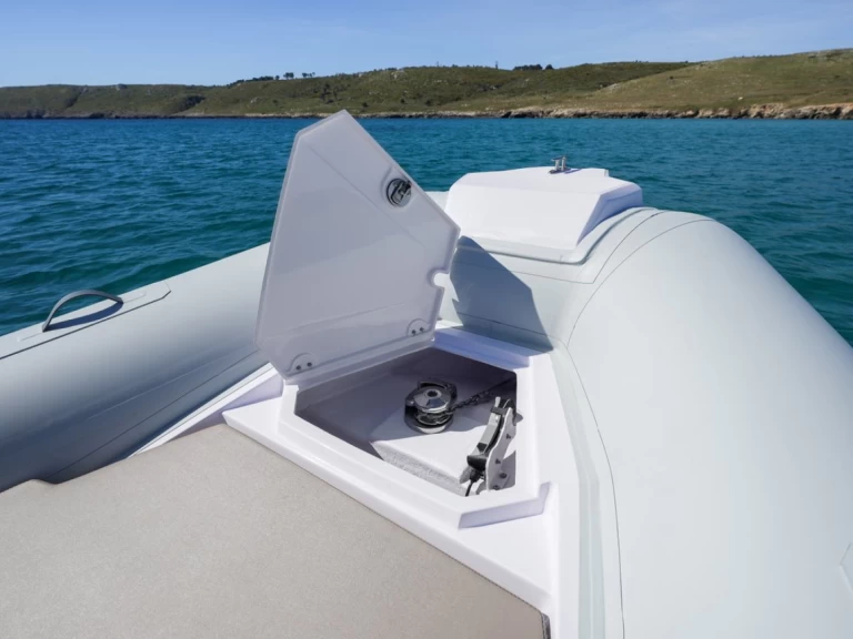 Yacht hire Pula cheap Italboats Predator 700