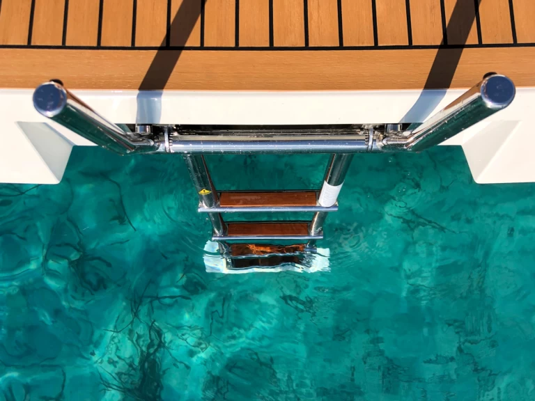 Luxury Yacht to hire Cannes at the best price