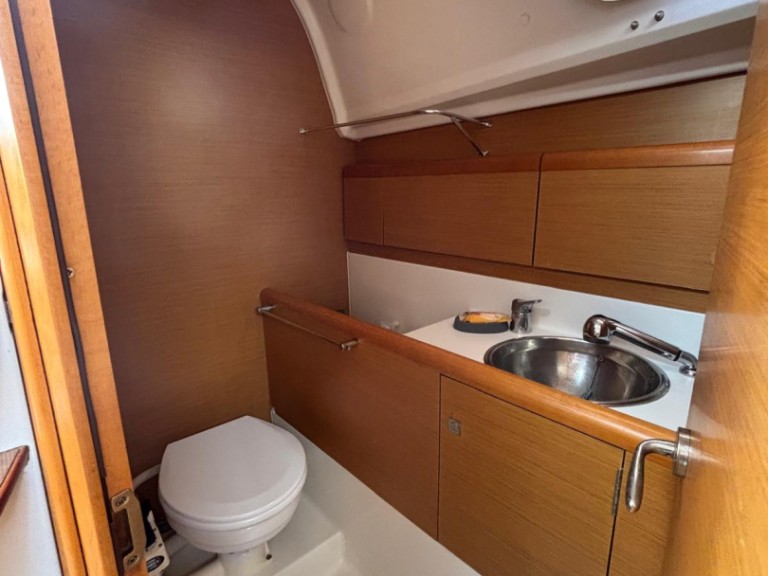 Sailboat to hire Gouvia at the best price