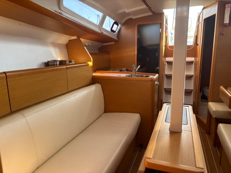 Jeanneau Sun Odyssey 33i charter bareboat or skippered in  Gouvia