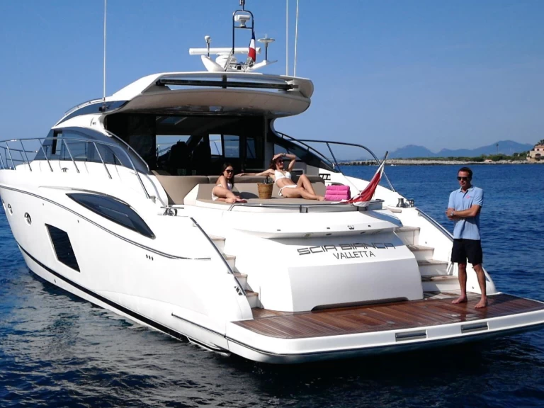 Charter a Princess Princess V62S in Juan-les-Pins on Samboat