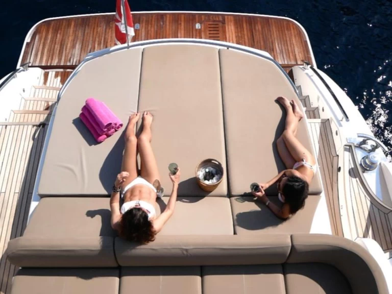 Yacht charter Juan-les-Pins - Princess Princess V62S on SamBoat