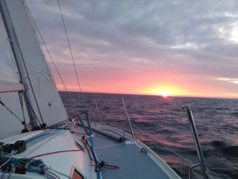 Charter a 3c-Composites Bongo 9.60 in Loctudy on Samboat