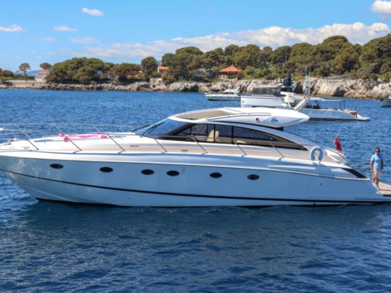 Hire Luxury Yacht Princess with a boat licence